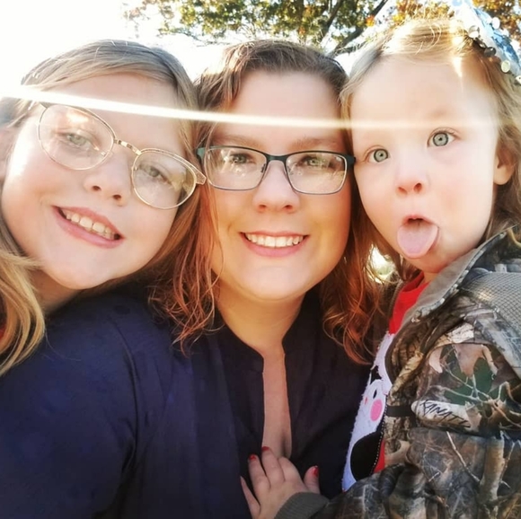 Meet your Posher, Jennifer - Picture 1 of 2